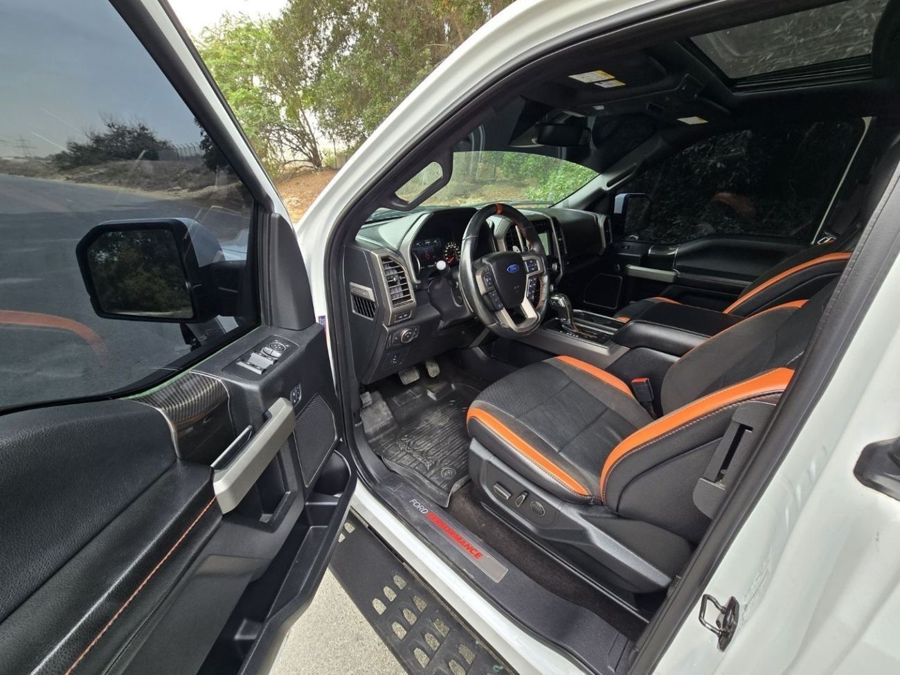 فورد إف-150 رابتور FORD F-150 RAPTOR 2018 GCC ORGINAL PAINT // ACCIDENT FREE // GOOD CONDITION