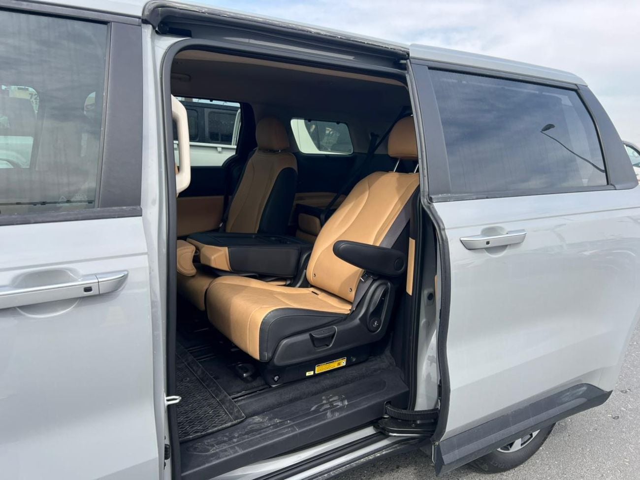 كيا كارنيفال EX KIA CARNIVAL