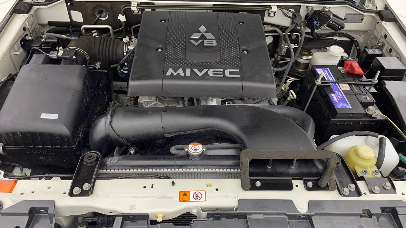 ميتسوبيشي باجيرو GLS HIGHLINE 3.8 | بدون دفعة مقدمة | اختبار القيادة في المنزل