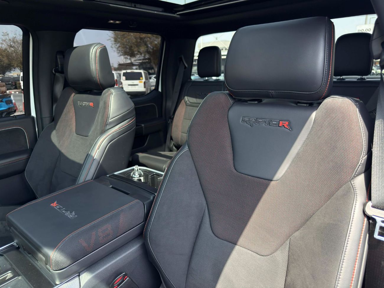 Ford F 150 Raptor GCC SPEC UNDER WARRANTY AND SERVICE CONTRACT