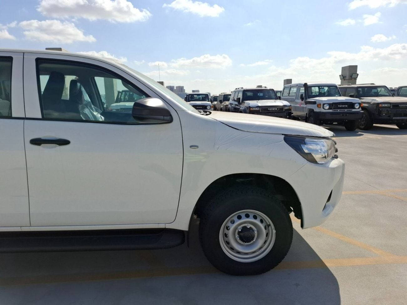 Toyota Hilux DLX Diesel 4WD Double Cab PWR Basic Diesel 2.4L * Export for Africa*