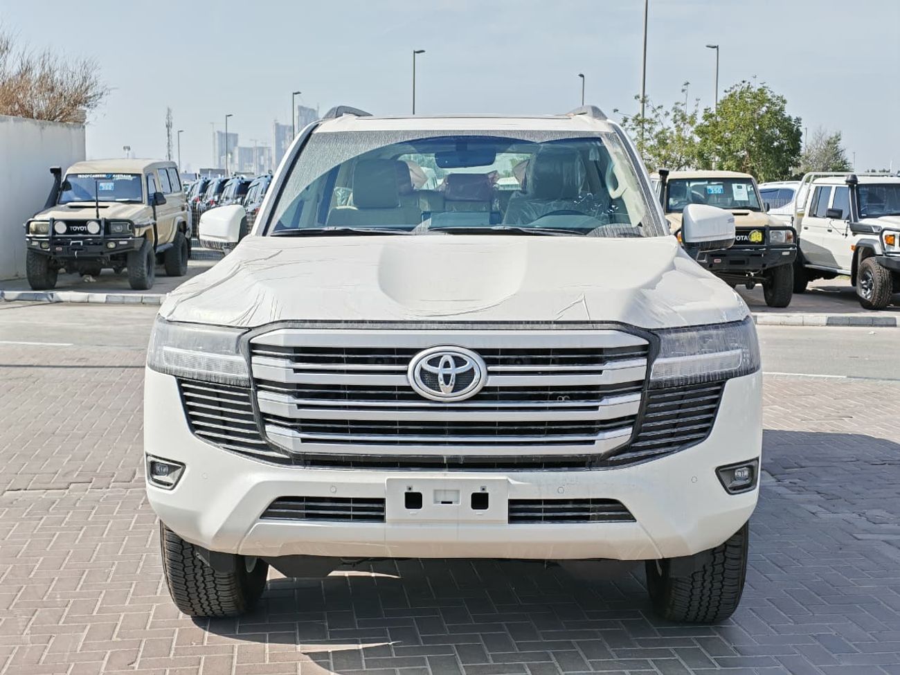 تويوتا لاند كروزر 2025 Toyota Land Cruiser LC300 GXR Basic-Option with Sunroof 4.0L V6 Petrol A/T 4WD Export Only
