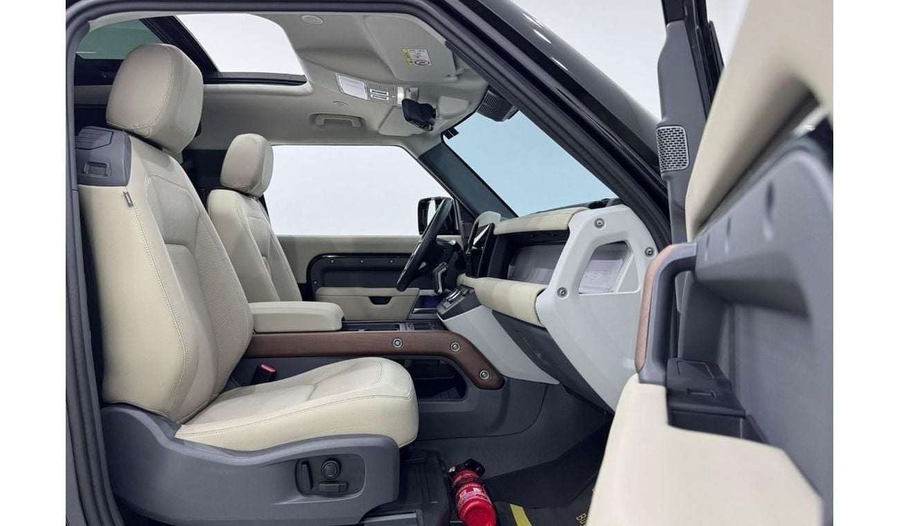 Land Rover Defender 90 SE P300 2.0L 2024 Land Rover Defender SE Dynamic P300 90 , 2029 Land Rover Warranty + Service Pac