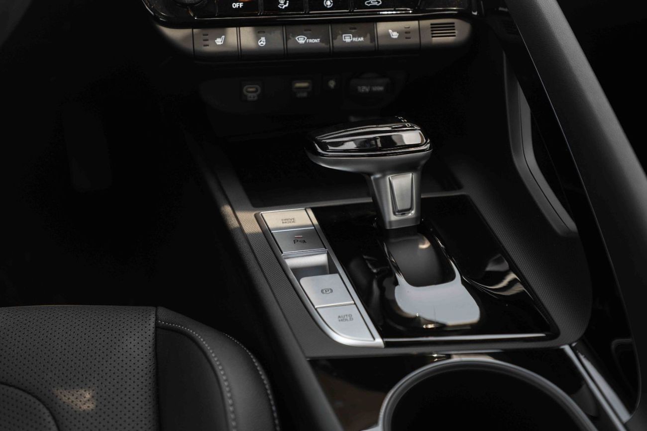 Hyundai Elantra 2024 Hyundai Elantra 1.5 LUX | Export Only | Safety package / Hyundai Smart Sense package / Comfort