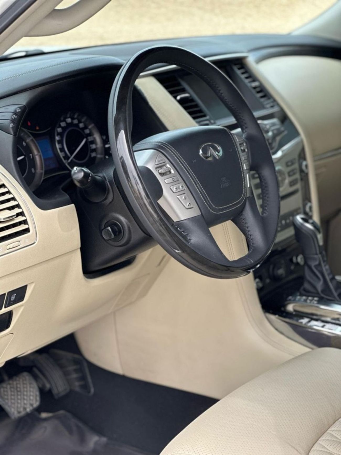Infiniti QX80 Standard 5.6L