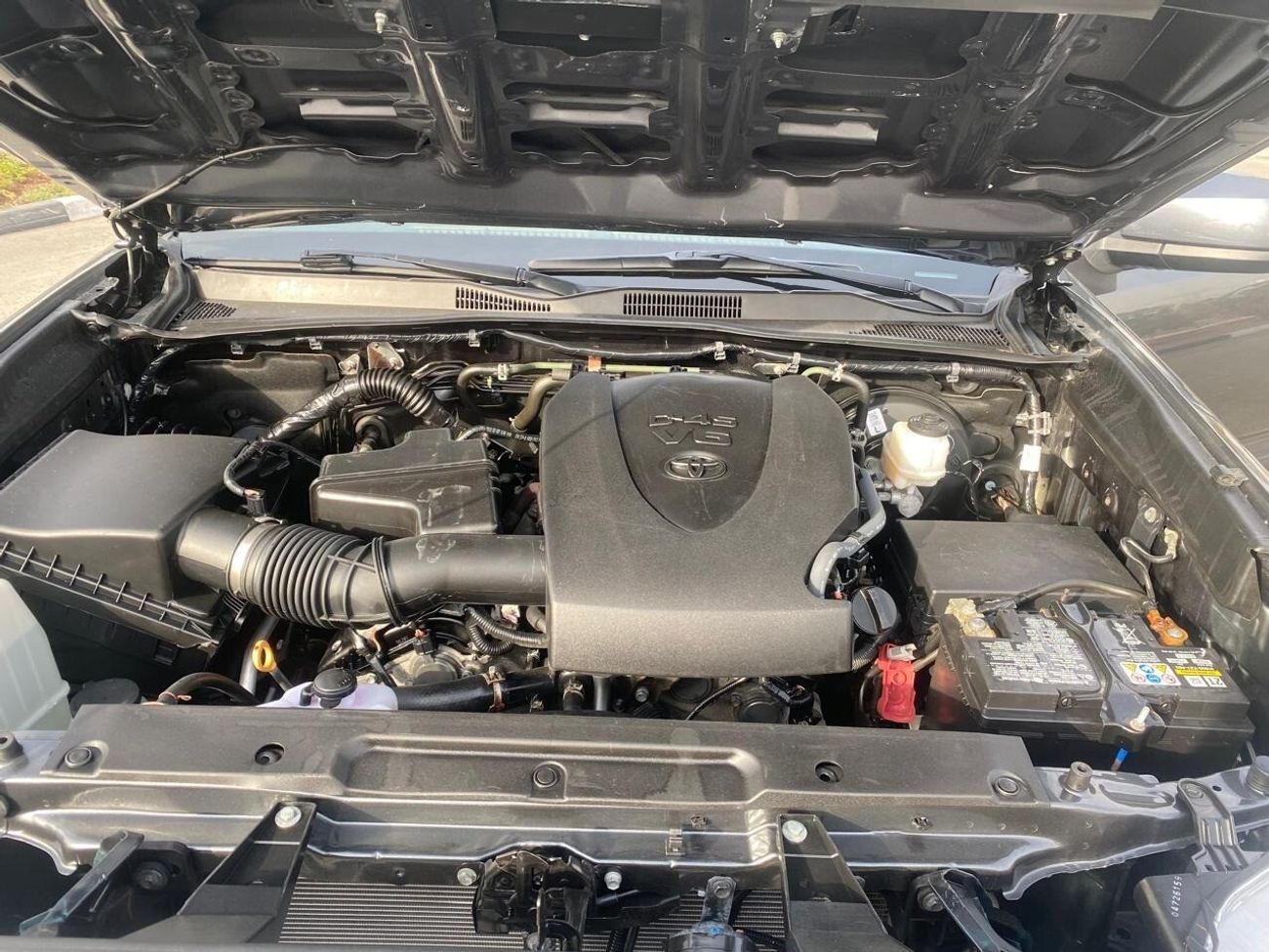 Toyota Tacoma SR5- 3.5L - 4X4 Automatic