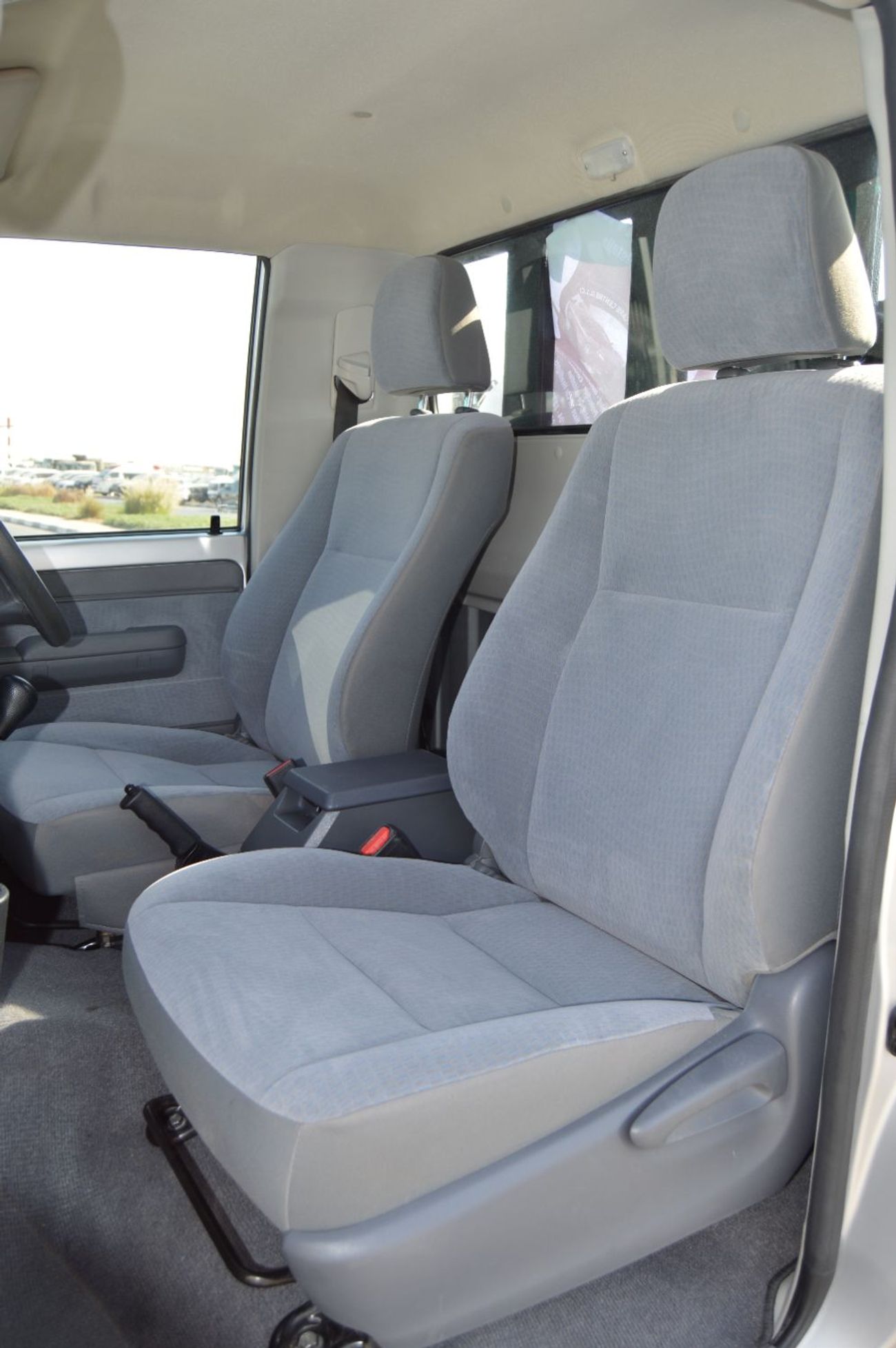 تويوتا لاند كروزر بيك آب ingle cabin 4.5L, perfect inside and outside