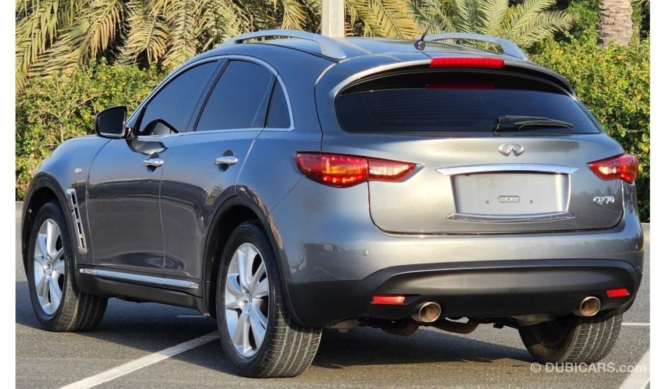 Infiniti QX70