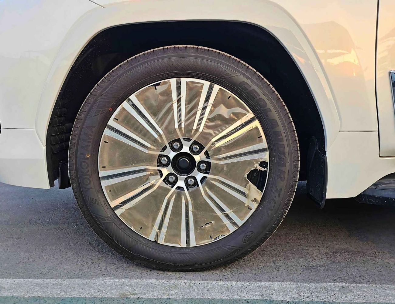 لكزس LX 500 LX500D TURBO SPORTS /3.3L V6 DIESEL /POWER SEATS & 360*CAM / SUNROOF / FULL OPTION (CODE # 69060)