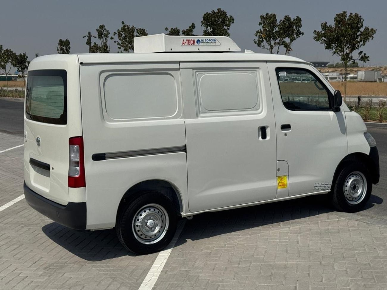 تويوتا لايت آيس STD Chiller van Toyota Liteace 2024 model GCC. Low milage