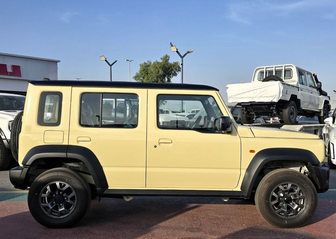 سوزوكي جيمني SUZUKI Jimny GLX 1.5L AT SUV 4WD 5Doors beige color with black roof gcc 2026 model