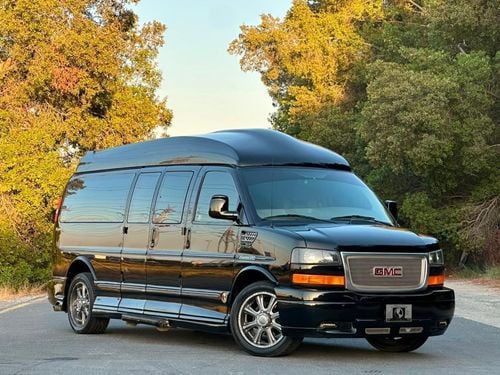 GMC Savana  GMC SAVANA 2013 GCC // VIP ROOM // TV // ACCIDENT FREE // PERFECT CONDITION // 9 SEATS