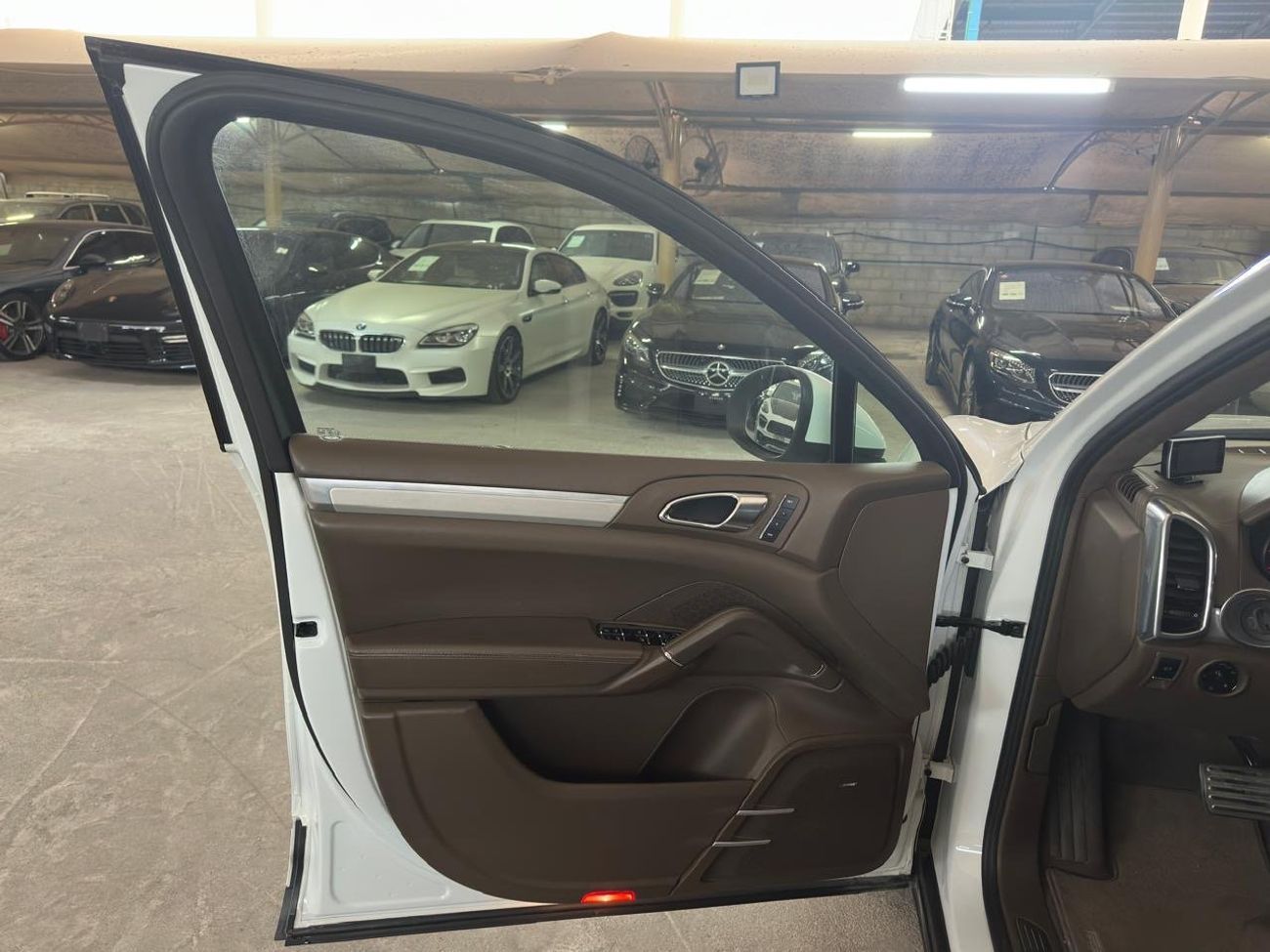 Porsche Cayenne Turbo 4.8L (500 HP) PORSCHE CAYENNE TURBO 2012 4.8L | PANORAMIC ROOF | BOSE SOUND SYSTEM | SPECIAL B