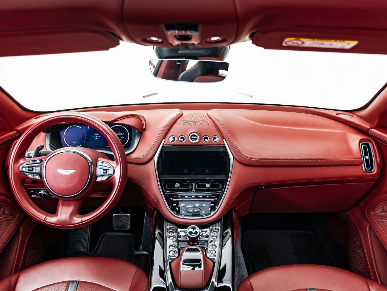 أستون مارتن DBX