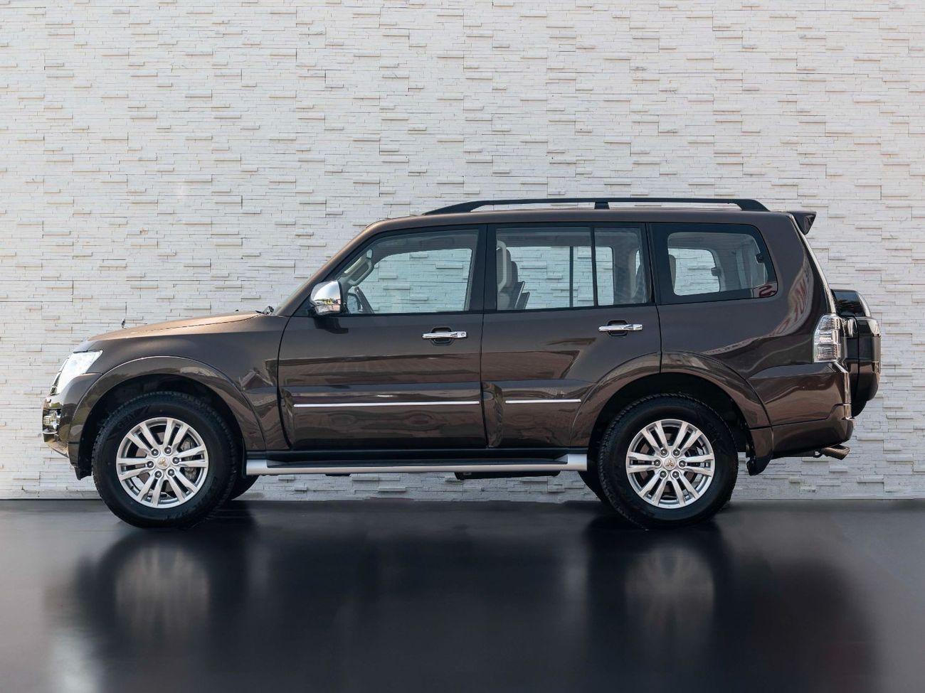 Mitsubishi Pajero AED 1,415 PM • PAJERO 3.8L V6 GLS TOP • GOLD EMBLEM PACKAGE • ONLY 58,000 KMS • PRISTINE CONDITION