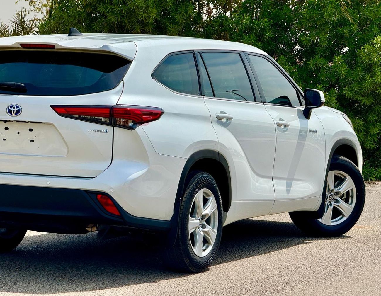 تويوتا هايلاندر LE HEV 2.5L 2022 HYBRID 2.5L GCC (1699/-MONTHLY)