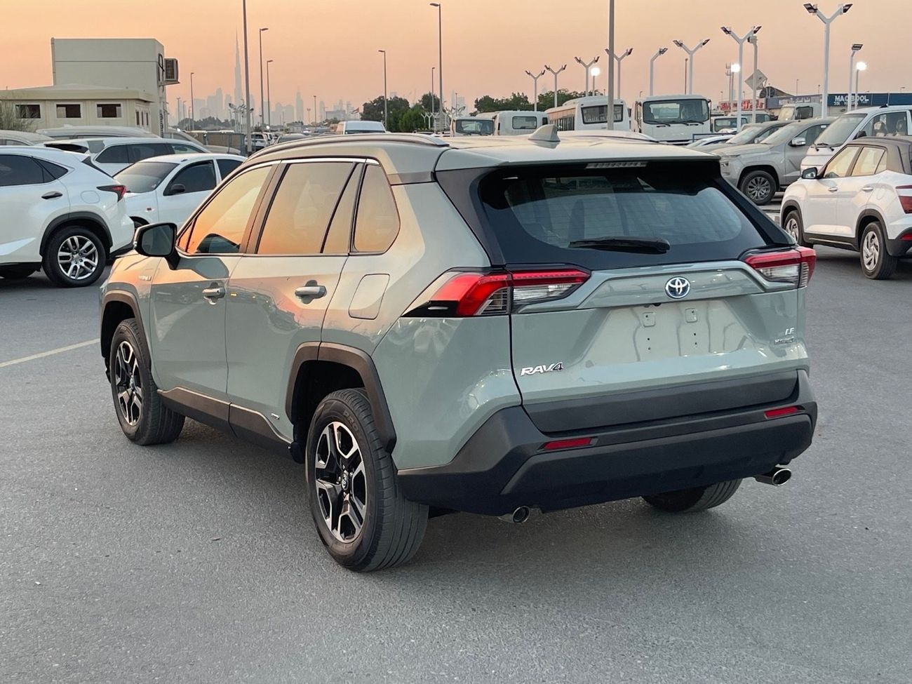 Toyota RAV4 LE 2.5L (219 HP) 2019 TOYOTA RAV4 LE HYBRID 4x4 IMPORTED FROM USA