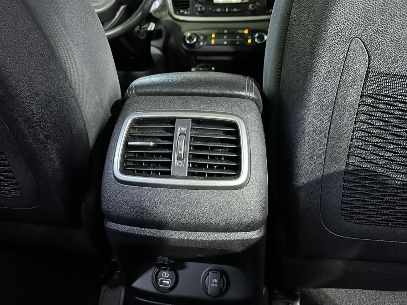 كيا سورينتو Base 2.4L FWD