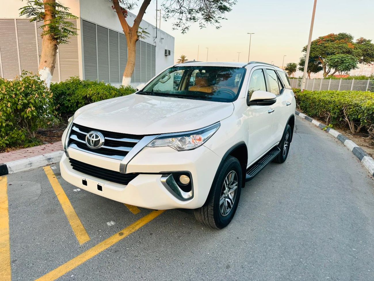 Toyota Fortuner EXR ,Fortner ,year 2019 ,fuel petrol engine capacity 2,7 Liter ,only for export available