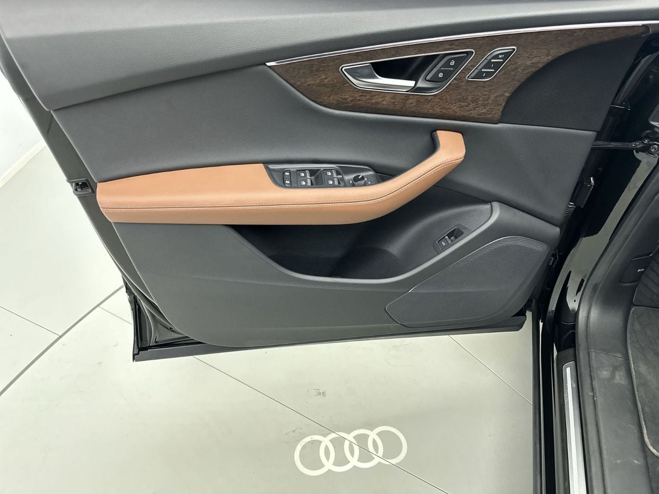 أودي Q8 55 TFSI quattro (340 HP) Q8 55 TFSI quat 340hp Progress (Ref# 20791)