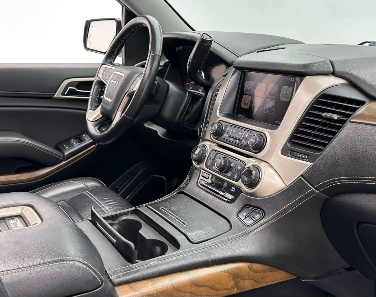 GMC Yukon 2020 GMC Yukon Denali, 1 Year Warranty Unlimited Km, 07/2026 GMC Service Contract, GMC FSH, GCC