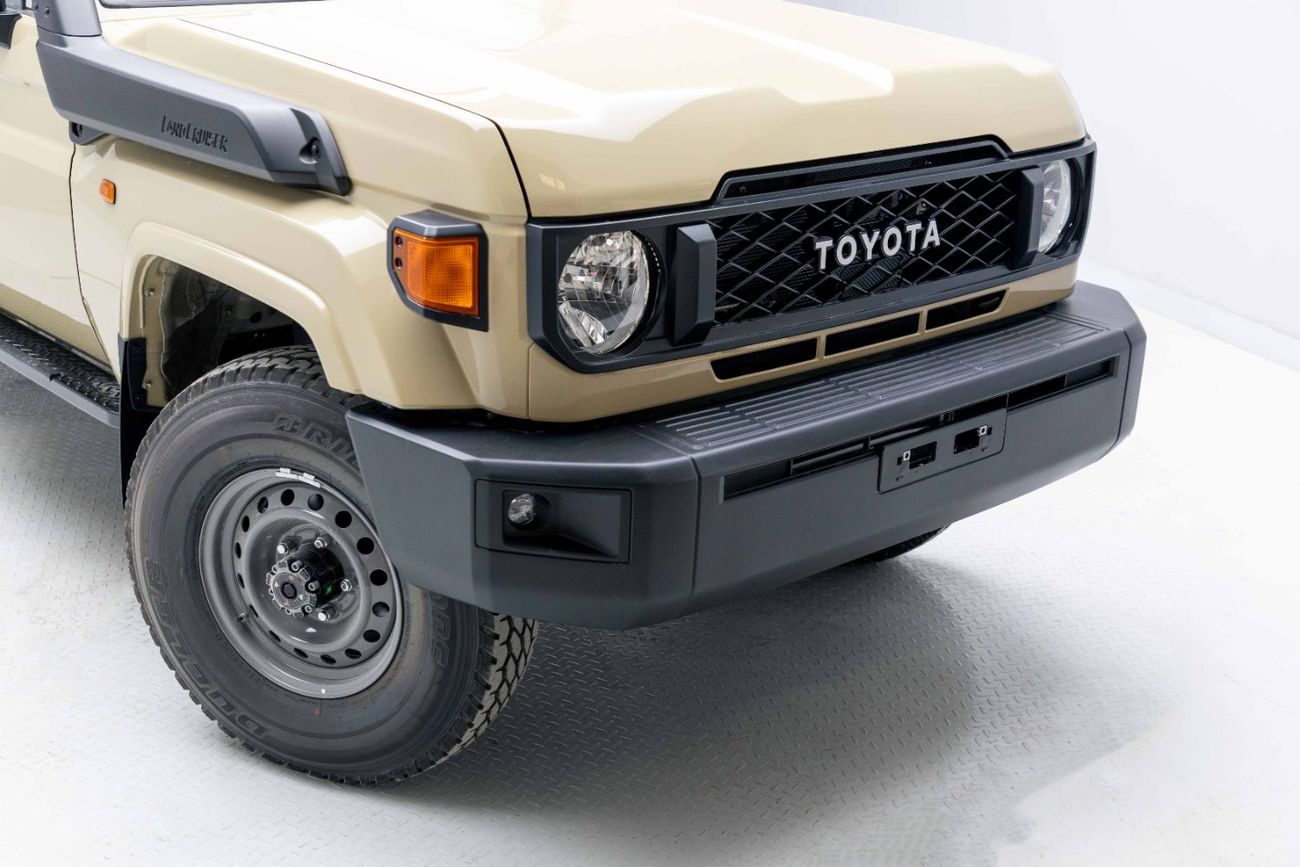 تويوتا لاند كروزر LC78 Hardtop 2.8L - Manual - Beige Inside Bluish Grey | Export Only