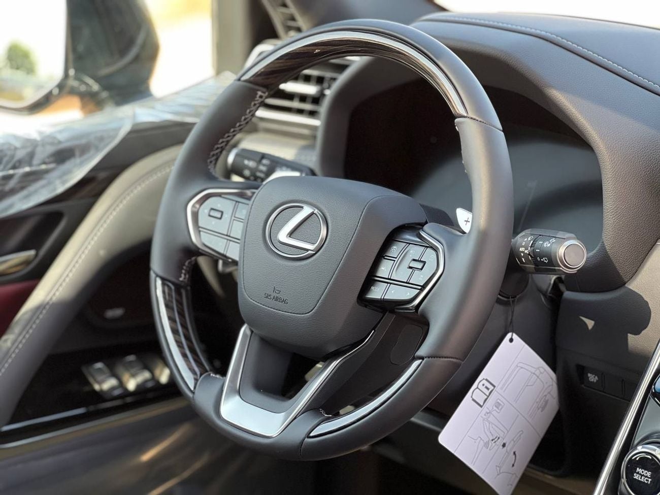 Lexus LX600 SIGNATURE 3.5L URBAN PTR A/T // 2025 // FULL OPTION WITH RADAR , HEADUP DISP , MARK LEVINSON // SPEC