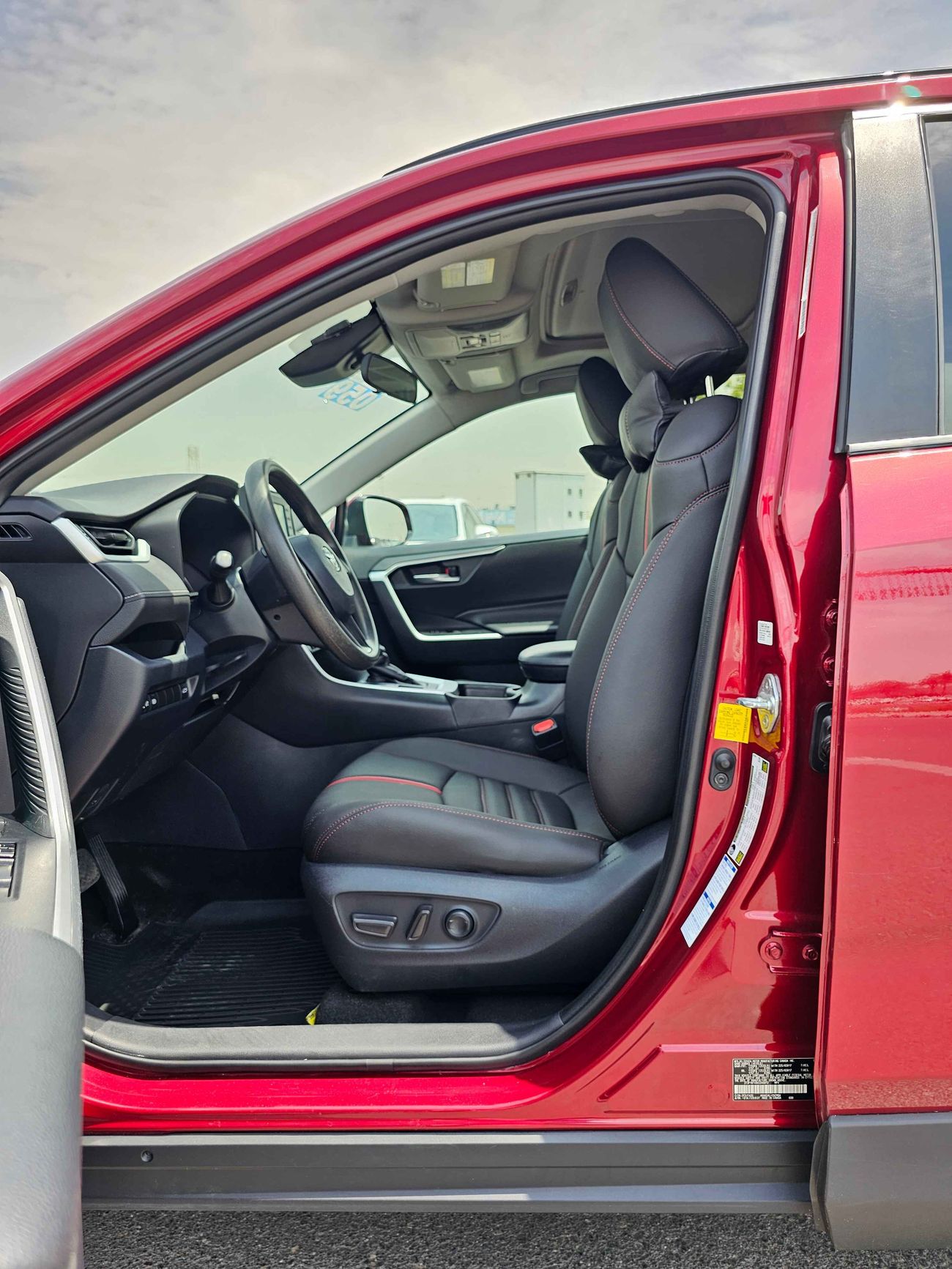 Toyota RAV4 XLE AWD/ SUNROOF/ LEATHER/ DVD CAMERA/ BUTTON START/ AUTO TRUNK/LOT#46812