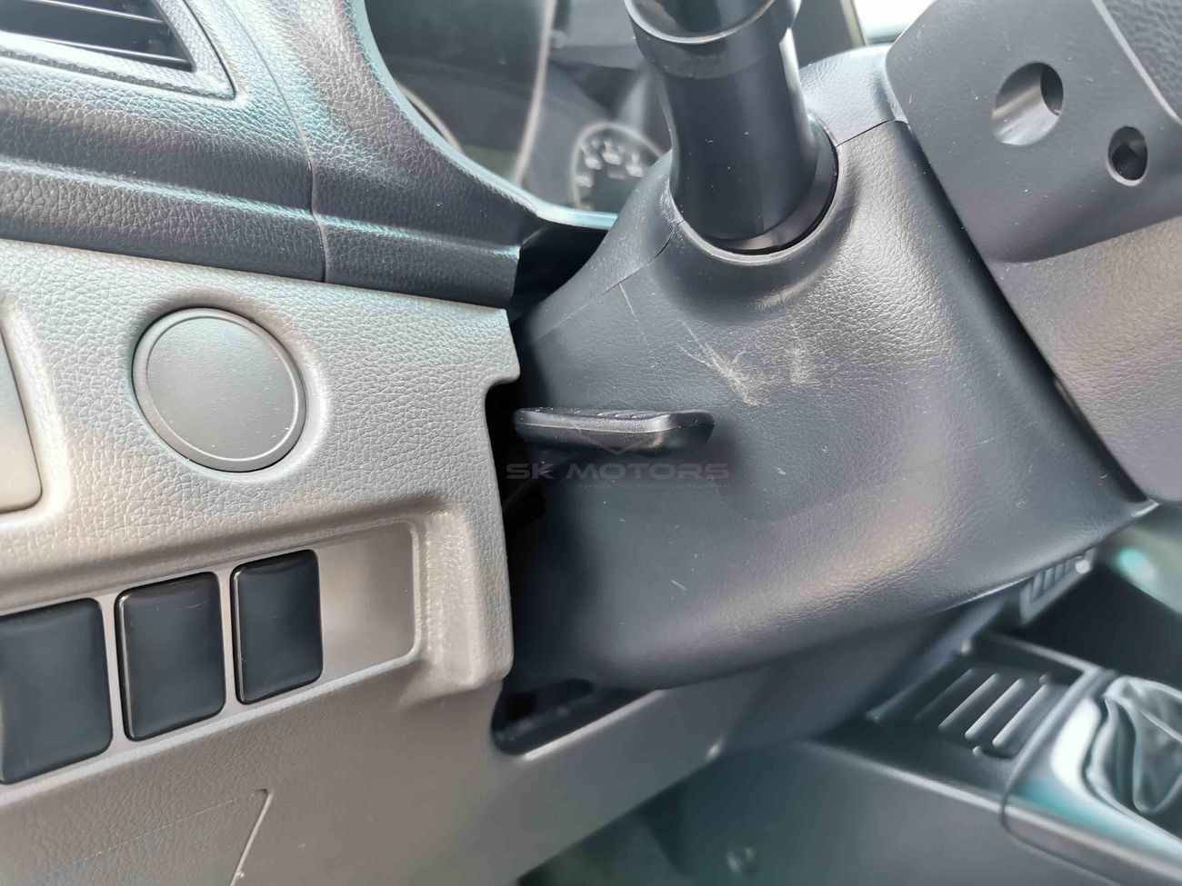 Mitsubishi L200 2.4L 4CY Petrol, 16" Rims, Fabric Seats, 4WD, Power Steering, Xenon Headlights, Radio (LOT # 9217)