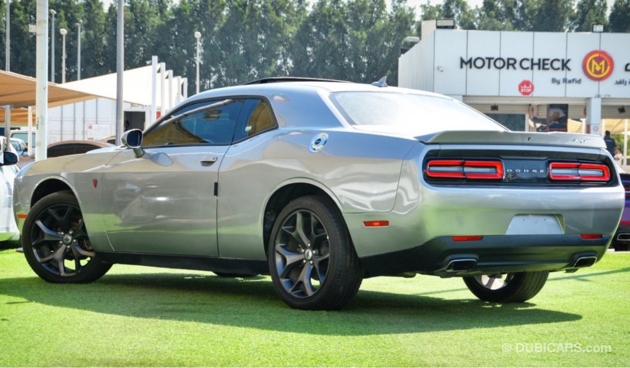 دودج تشالينجر SOLD!!!!Dodge Challenger SXT V6 2018/Full option/Original Airbags/Sunroof/Very Good Condition