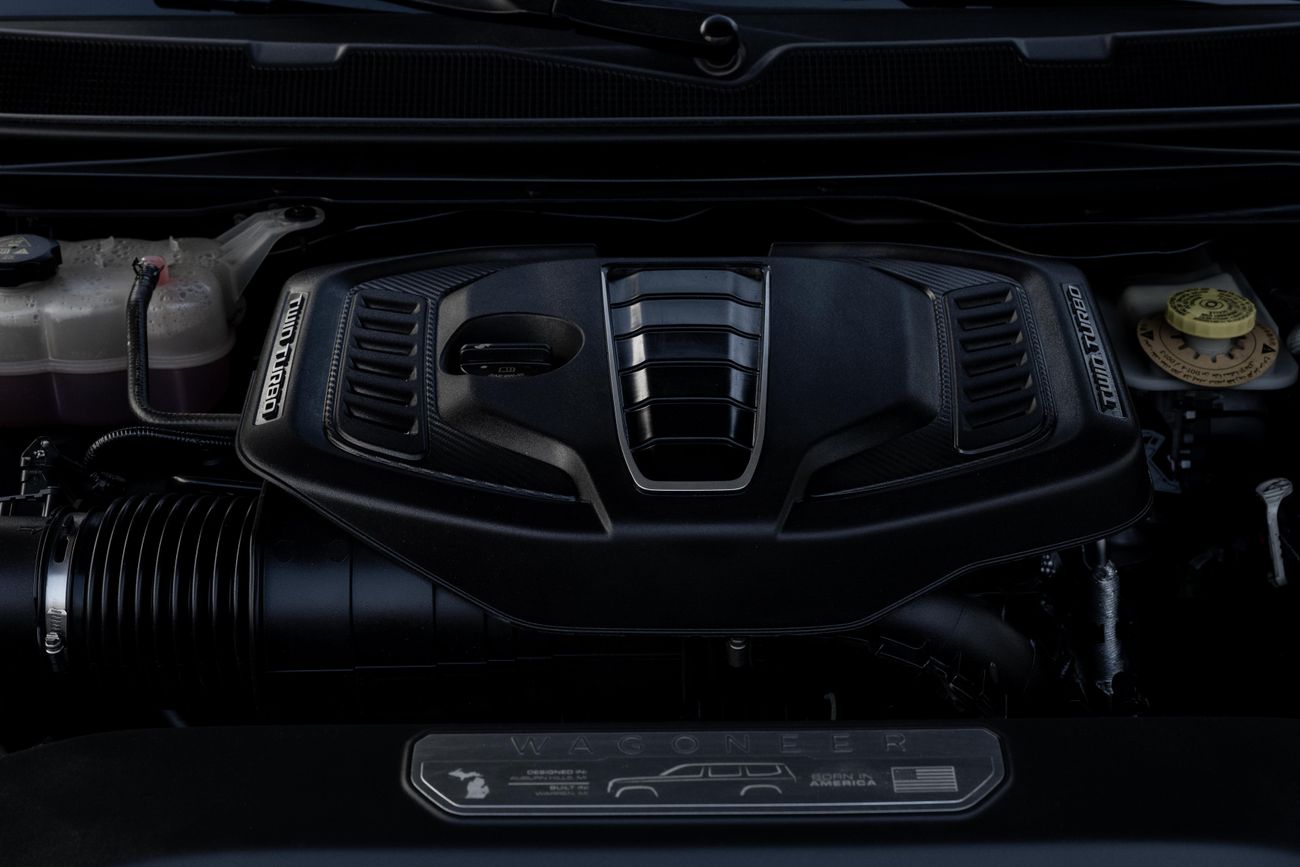 Jeep Grand Wagoneer Grand Wagoneer Series III | 4,505 P.M | 0% Downpayment | Fantastic Condition!