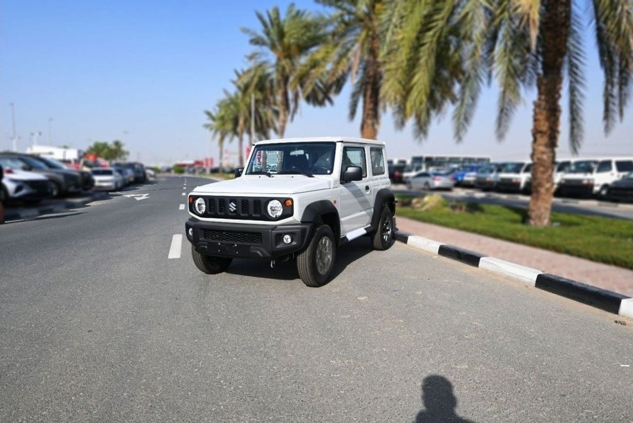 سوزوكي جيمني سوزوكي جيمني موديل 2024 بنزين 1.5 لتر ناقل الحركة يدوي ابيض من الخارج اسود من الداخل