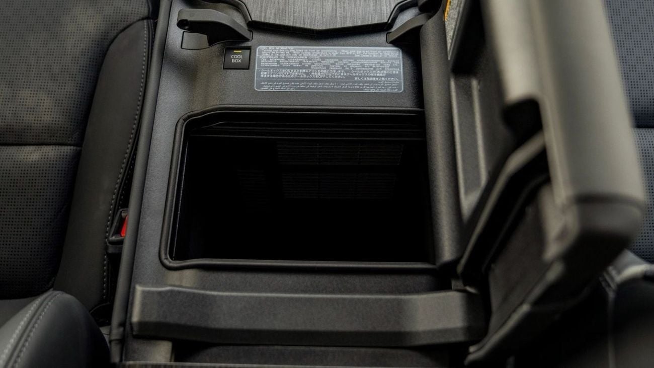 تويوتا لاند كروزر GR SPORT 3.3D AT MY2023 – BLACK