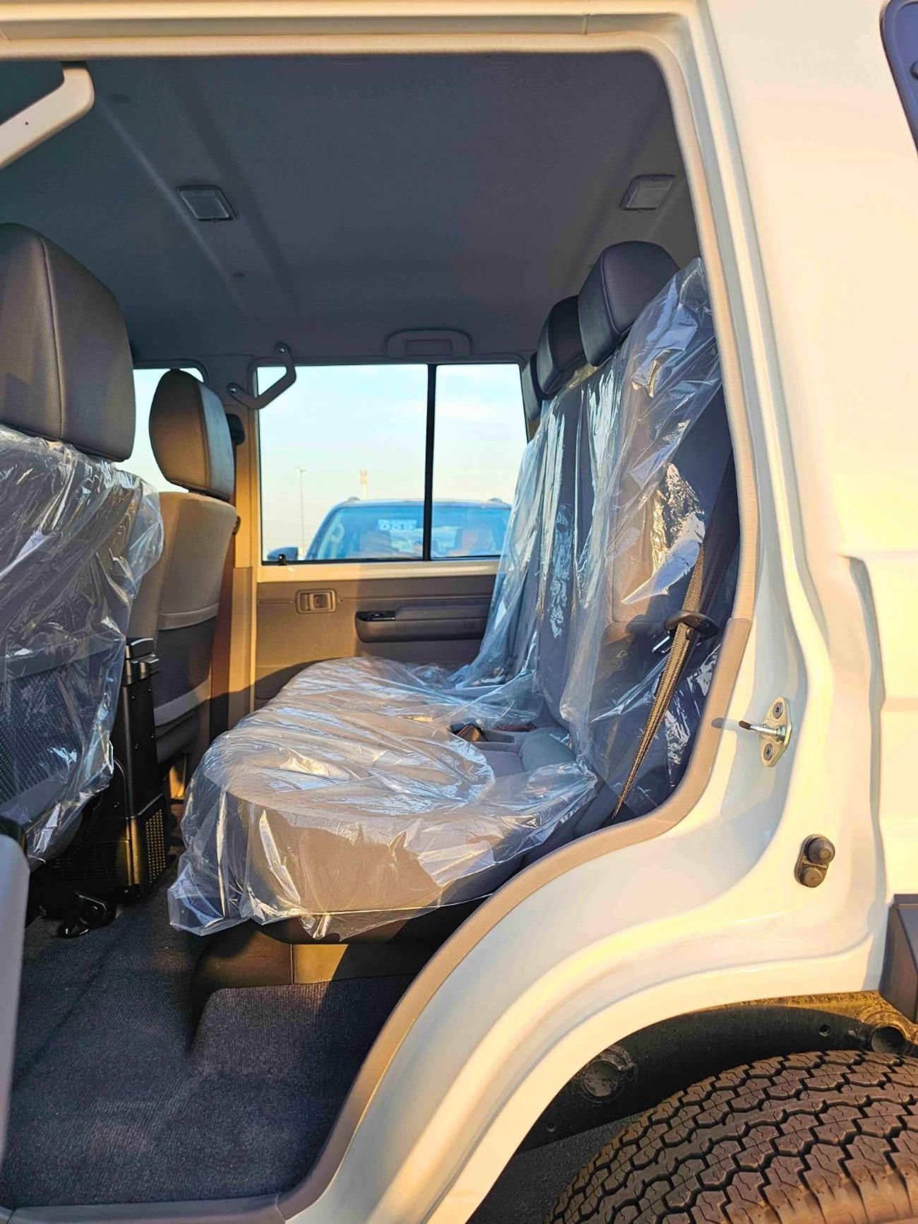 تويوتا لاند كروزر 70 70 LC76 LX / HIGH OPTION, 4.0L PETROL V6, M/T, WOOD,STEERING / WINCH SNORKEL (CODE # 69084)