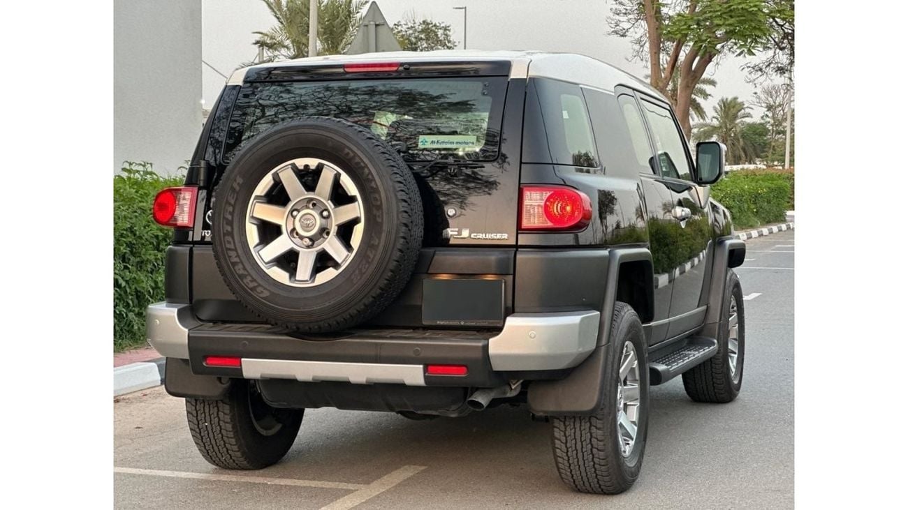 Toyota FJ Cruiser Toyota FJ cruiser 2023 KM 15000 GCC SPECS NO ACCIDENT OR PAINT WARRANTY + SERVICE FROM AGENCY