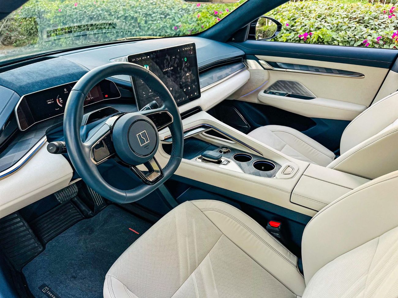 Zeekr 001 2024 Used Zeekr 01 Flagship AWD / Range (580 Km) / 544 Hp / Law Mileage (10,000 Km) / Gcc Warranty