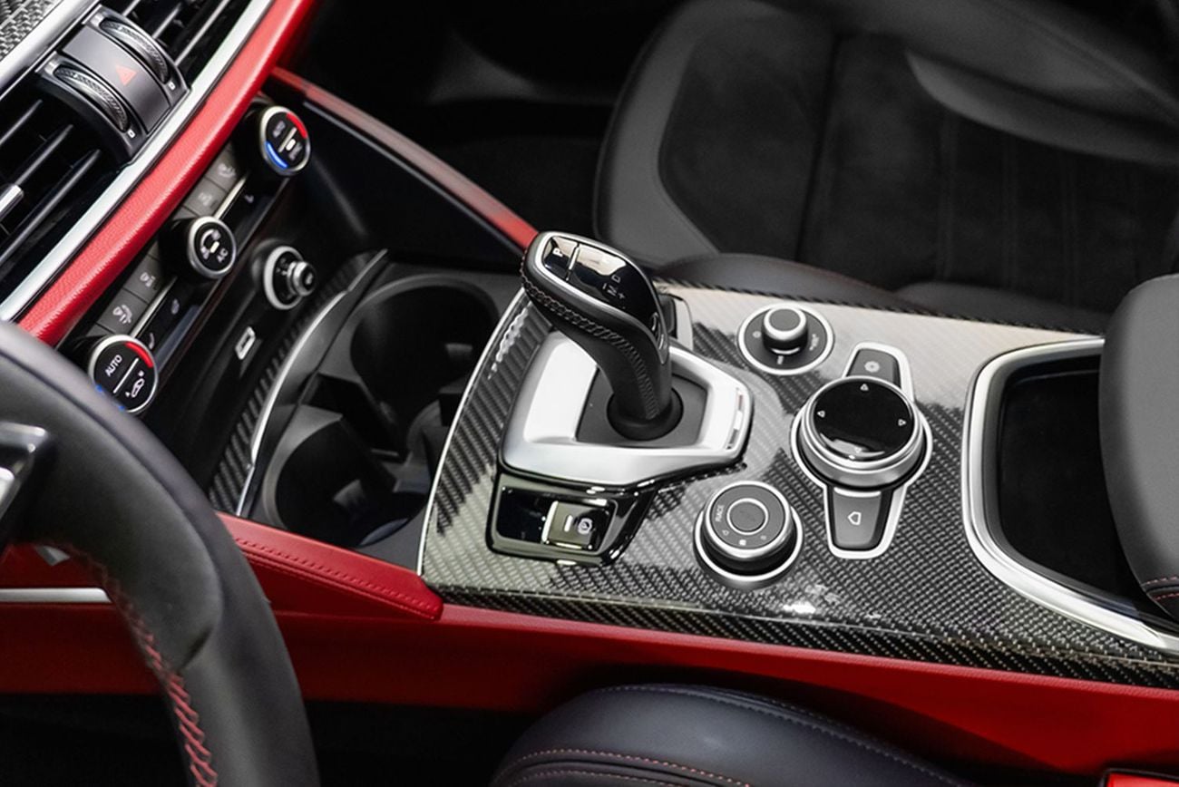 ألفا روميو ستيلفيو Quadrifoglio 2.9L (503 HP)