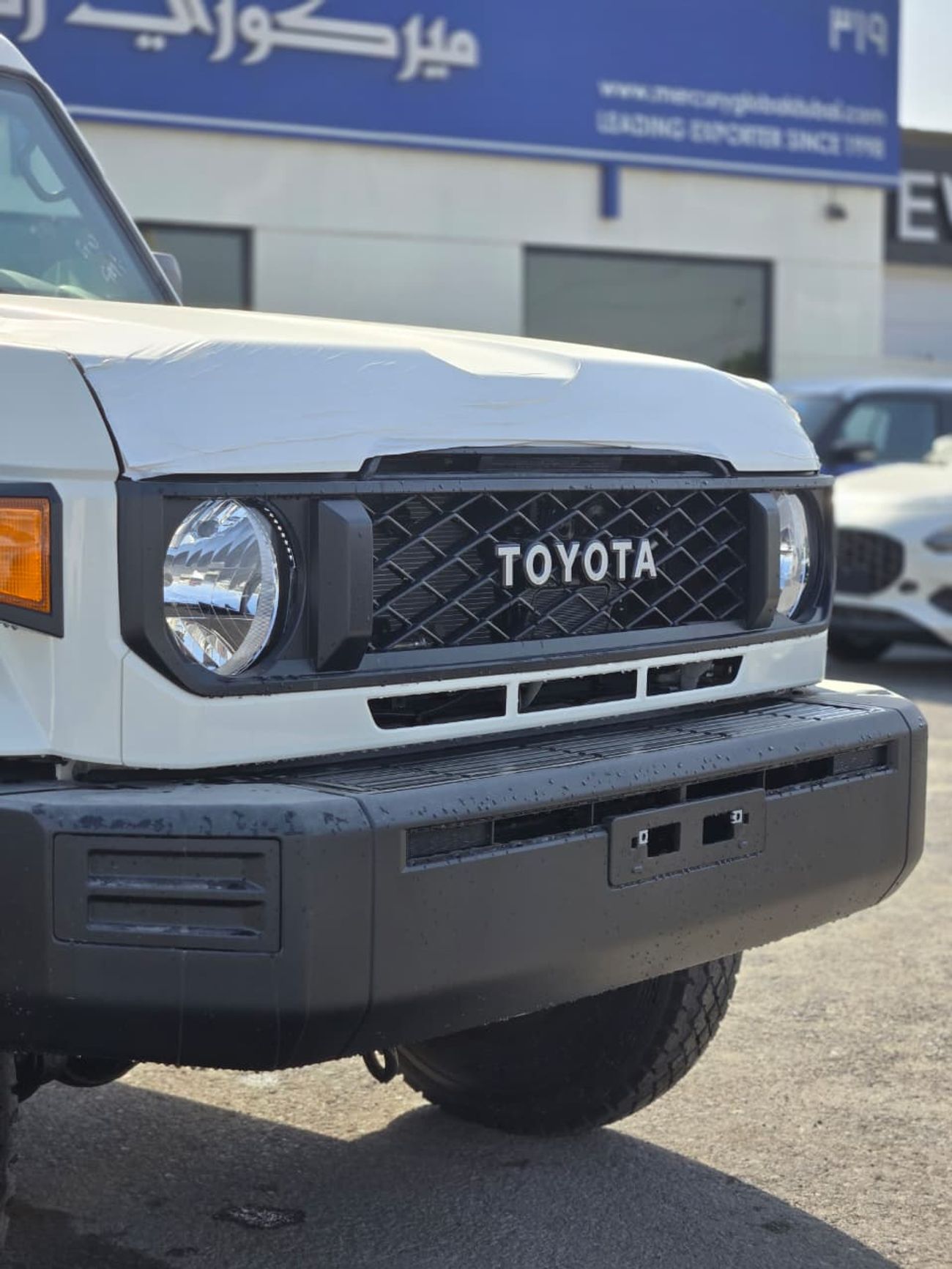 Toyota Land Cruiser 70 GRJ78 4.0L PETROL M/T 9 SEATER HARDTOP GCC SPECIFICATION