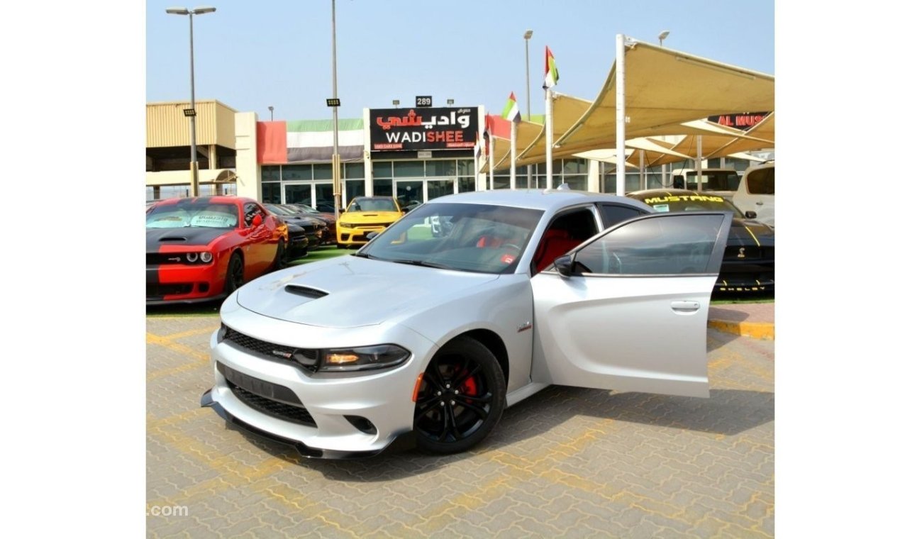 Dodge Charger R/T The Charger RT is powered by a 5.7-liter HEMI V8 engine that produces 370 horsepower and 535 Nm