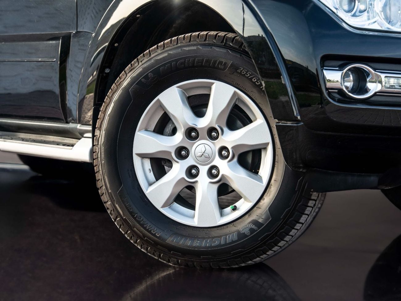 Mitsubishi Pajero GLS Base 3.5L (7 Seater)