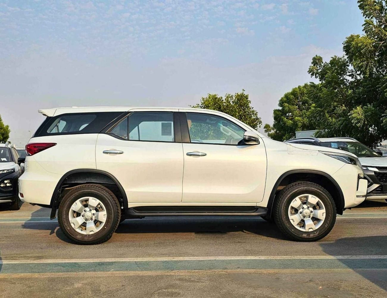 Toyota Fortuner EXR TOYOTA FORTUNER || 2.4L DIESEL V4 4WD / MANUAL AC (CODE # FDMC)