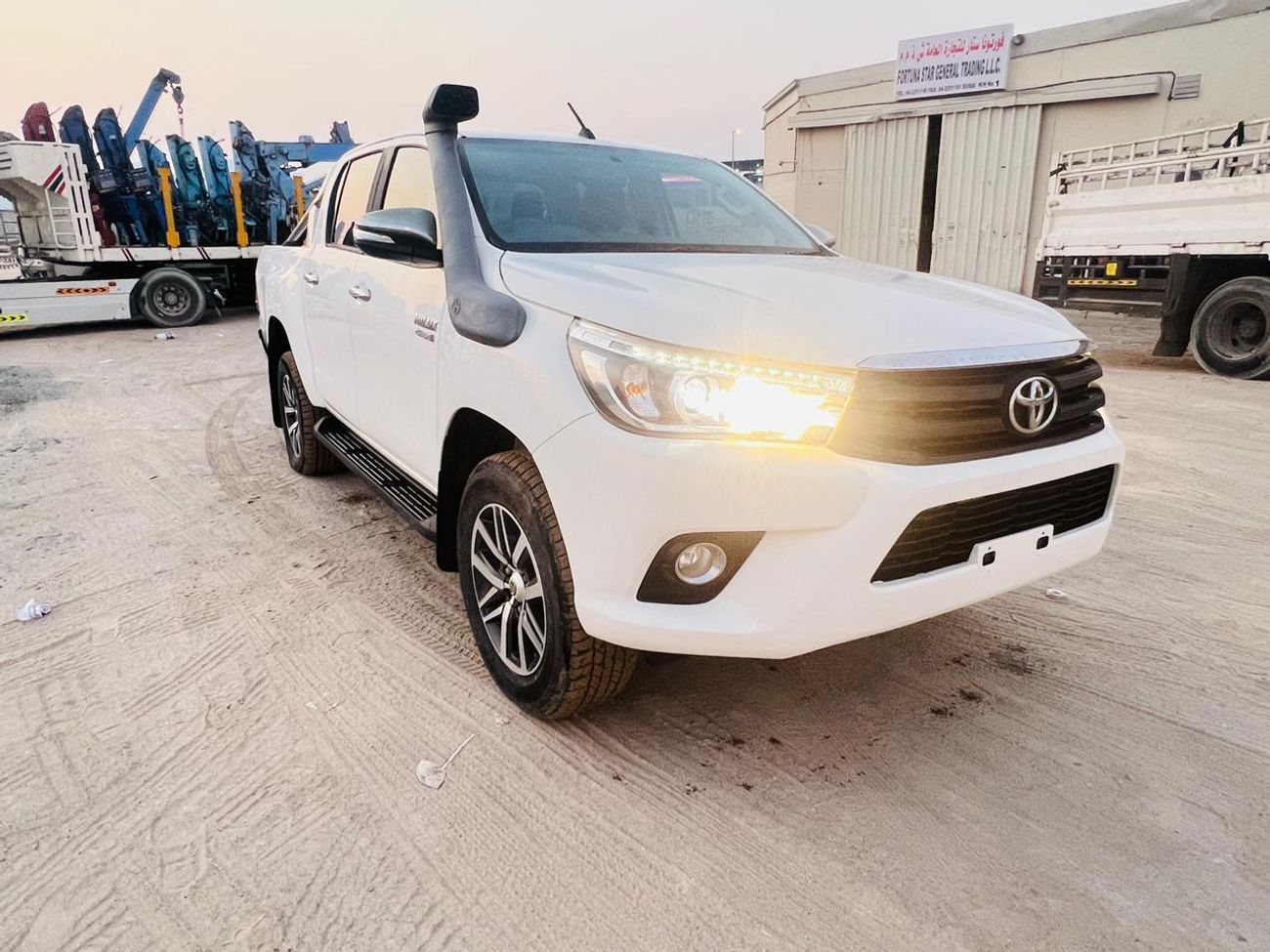 تويوتا هيلوكس DIESEL 2.8 LITER ,RIGHT HAND DRIVE ,AUTO TRANSMISSION ,ONLY FOR EXPORT