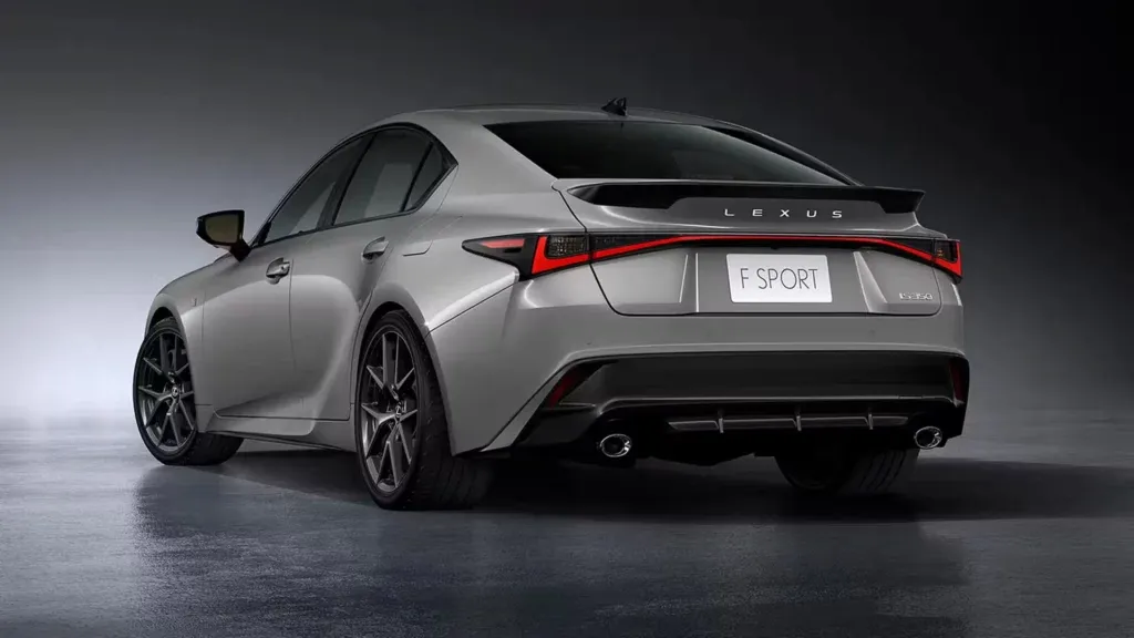 لكزس IS 350 exterior - Rear Profile