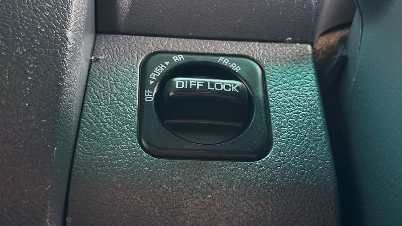 تويوتا لاند كروزر بيك آب -