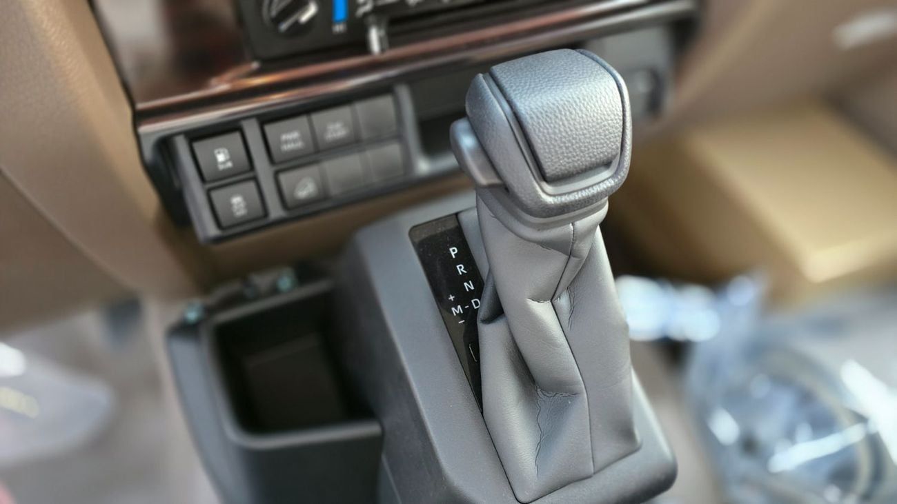 Toyota Land Cruiser Pick Up TOYOTA LC 79 S/C A/T 2.8L DSL MODEL YEAR 2025 WHITE(WITH DIFFIRENTIAL LOCK)