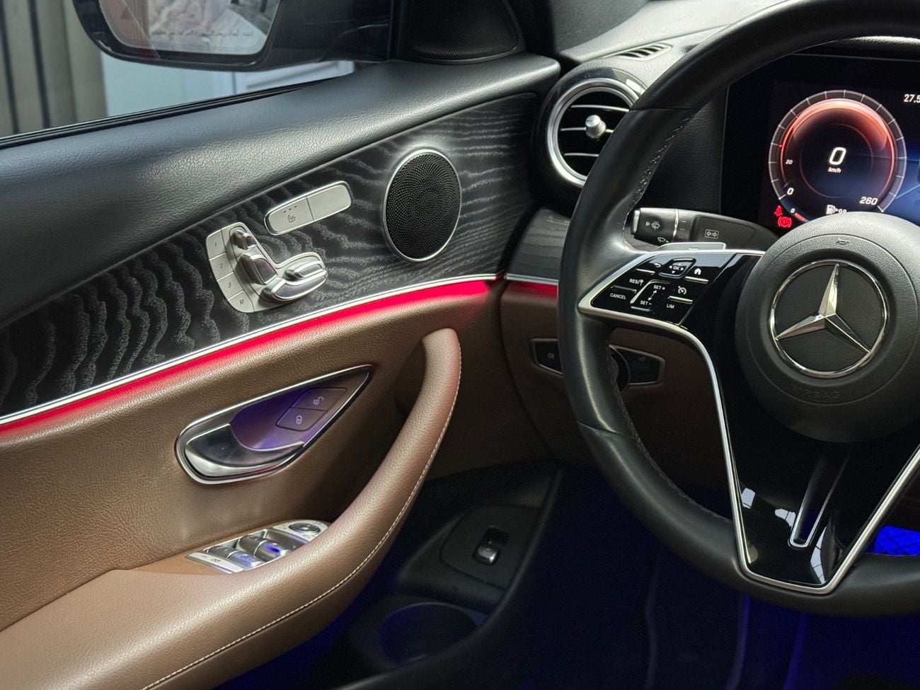 Mercedes-Benz E300 Premium + 2.0L