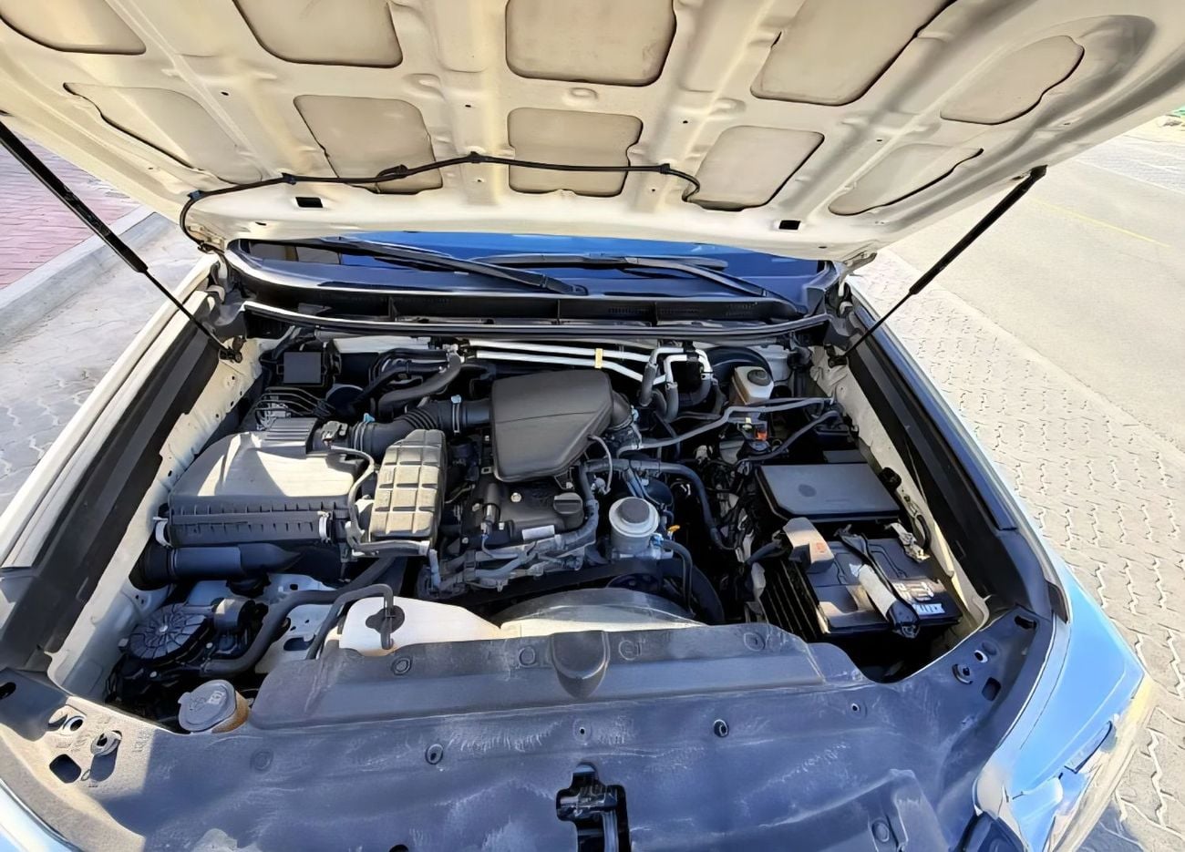 تويوتا برادو LHD VXR (Top of the Option) 2.7 V4 2TR Petrol engine Automatic Gear 4WD 7 Seats 5 Doors