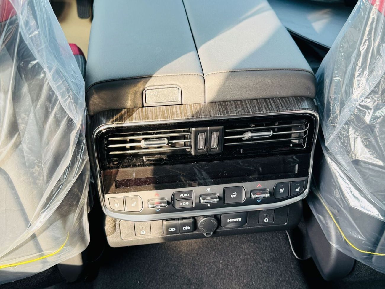 Toyota Land Cruiser LC300 VXR 3.5L TWIN TURBO F/O A/T BLACK INSIDE RED 2025