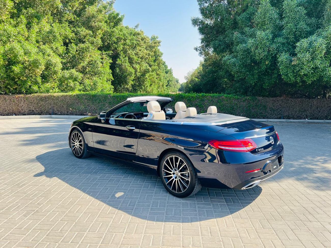 مرسيدس بنز C 300 كوبيه CONVERTIBLE