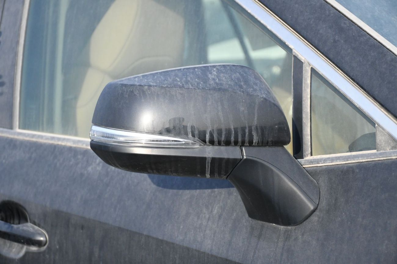 Toyota RAV4 2.5L XLE PETROL WITH SUNROOF  (FOR LOCAL10 %)